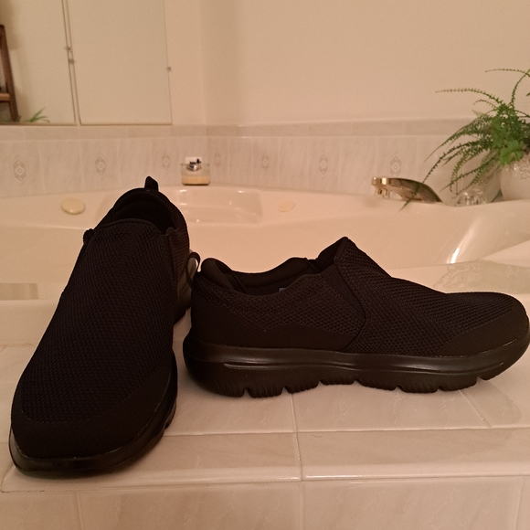 Skechers Other - COPY - SKECHERS Air Cooled New